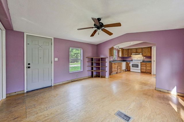 858 Big Hawg Dr, Trinity, TX 75862