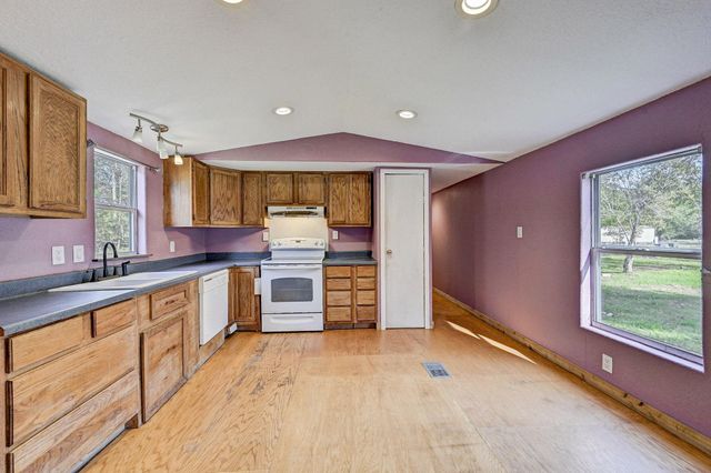 858 Big Hawg Dr, Trinity, TX 75862