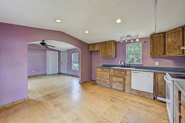 858 Big Hawg Dr, Trinity, TX 75862