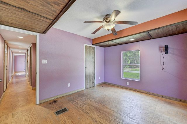 858 Big Hawg Dr, Trinity, TX 75862