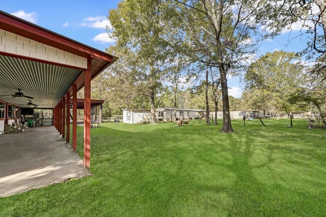 858 Big Hawg Dr, Trinity, TX 75862