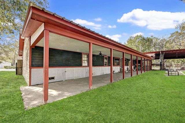 858 Big Hawg Dr, Trinity, TX 75862