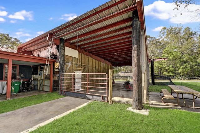 858 Big Hawg Dr, Trinity, TX 75862