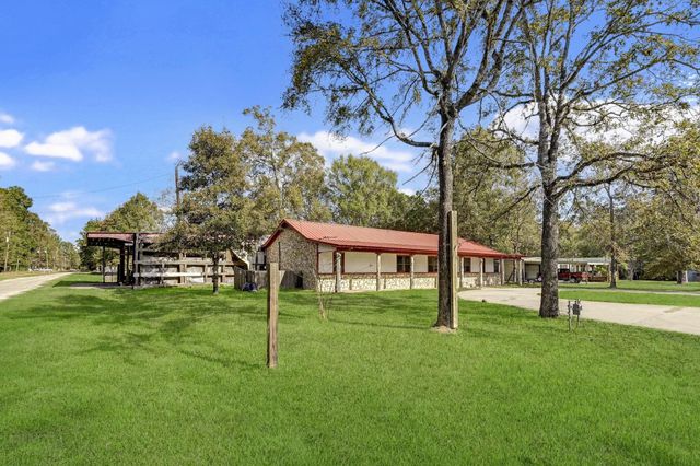 858 Big Hawg Dr, Trinity, TX 75862