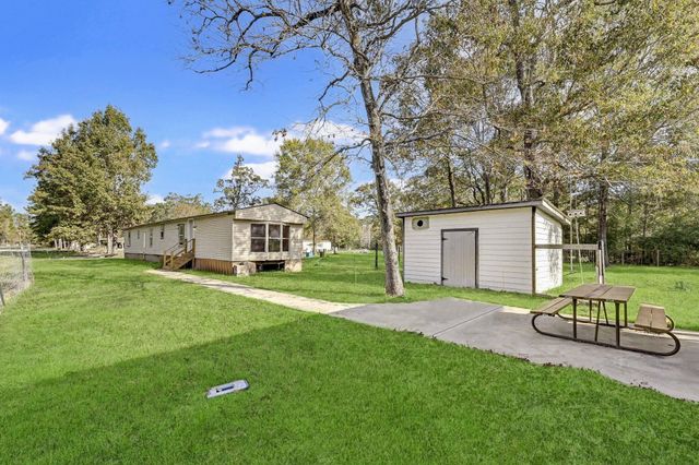 858 Big Hawg Dr, Trinity, TX 75862