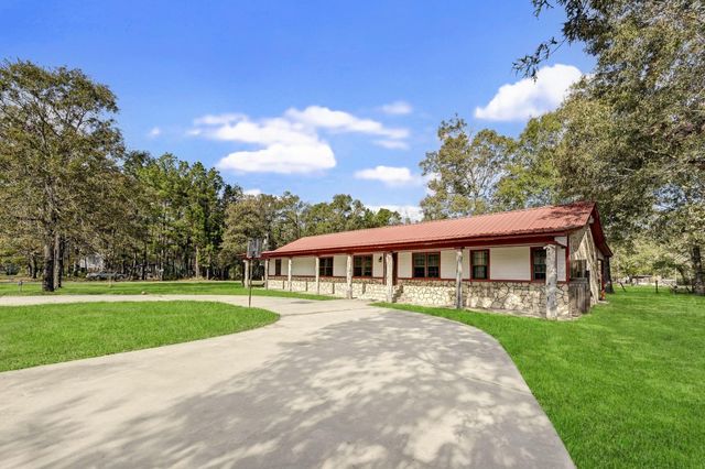 858 Big Hawg Dr, Trinity, TX 75862