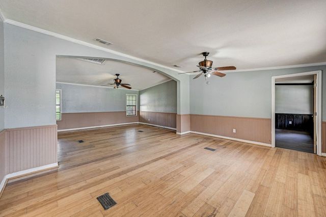 858 Big Hawg Dr, Trinity, TX 75862