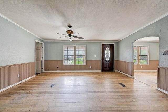 858 Big Hawg Dr, Trinity, TX 75862