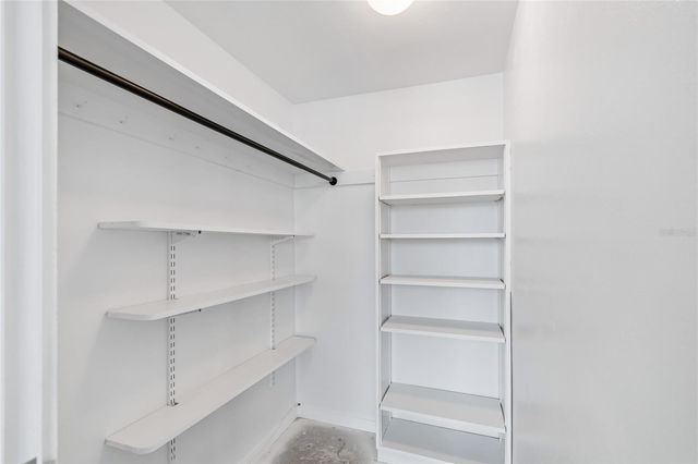1365 N SNELL ISLE BOULEVARD NE 2E, St Petersburg, FL 33704