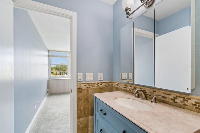 1365 N SNELL ISLE BOULEVARD NE 2E, St Petersburg, FL 33704