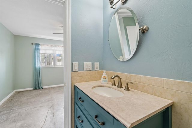 1365 N SNELL ISLE BOULEVARD NE 2E, St Petersburg, FL 33704