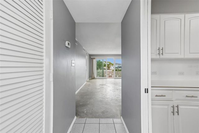 1365 N SNELL ISLE BOULEVARD NE 2E, St Petersburg, FL 33704