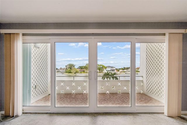 1365 N SNELL ISLE BOULEVARD NE 2E, St Petersburg, FL 33704