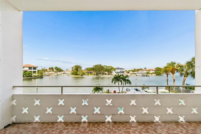 1365 N SNELL ISLE BOULEVARD NE 2E, St Petersburg, FL 33704