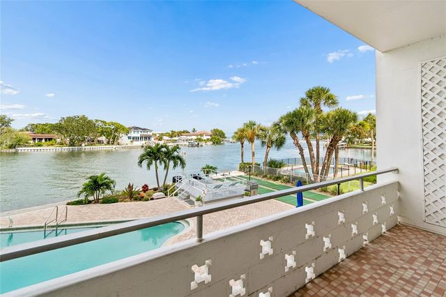 1365 N SNELL ISLE BOULEVARD NE 2E, St Petersburg, FL 33704