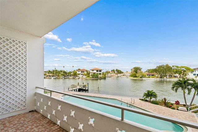 1365 N SNELL ISLE BOULEVARD NE 2E, St Petersburg, FL 33704