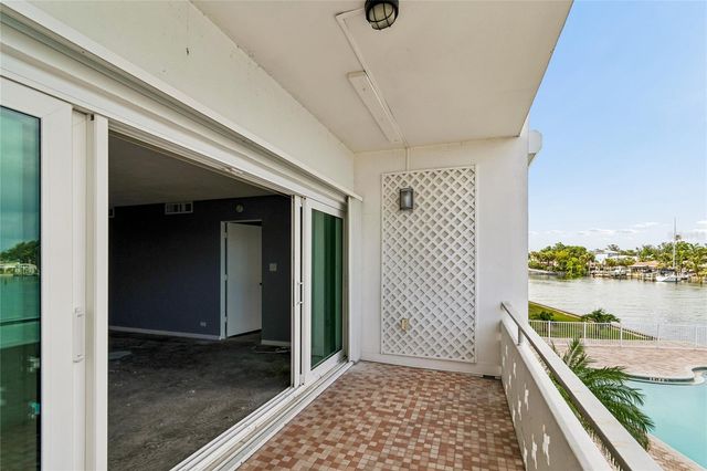 1365 N SNELL ISLE BOULEVARD NE 2E, St Petersburg, FL 33704
