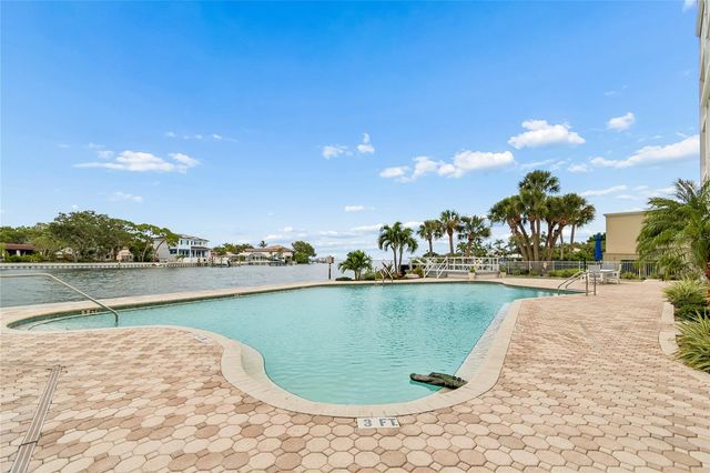 1365 N SNELL ISLE BOULEVARD NE 2E, St Petersburg, FL 33704