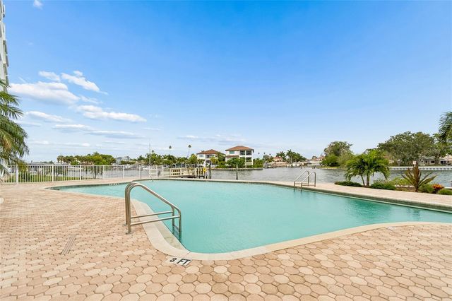 1365 N SNELL ISLE BOULEVARD NE 2E, St Petersburg, FL 33704