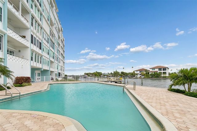 1365 N SNELL ISLE BOULEVARD NE 2E, St Petersburg, FL 33704