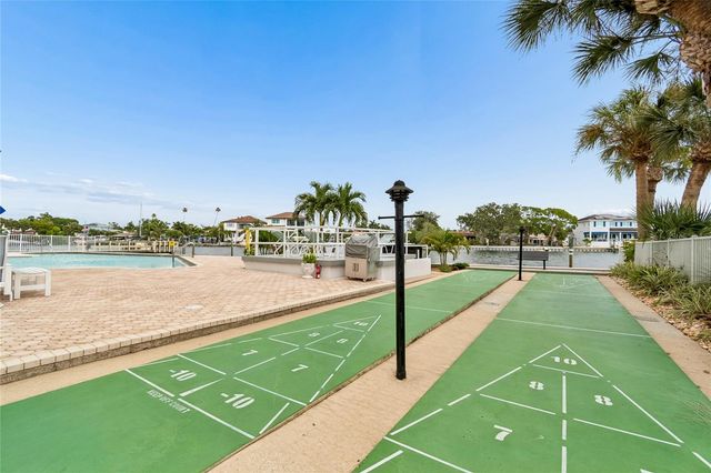 1365 N SNELL ISLE BOULEVARD NE 2E, St Petersburg, FL 33704