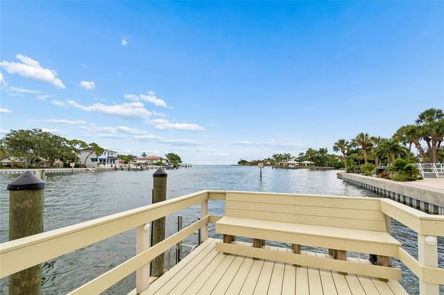 1365 N SNELL ISLE BOULEVARD NE 2E, St Petersburg, FL 33704