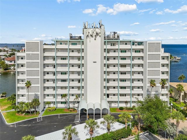 1365 N SNELL ISLE BOULEVARD NE 2E, St Petersburg, FL 33704