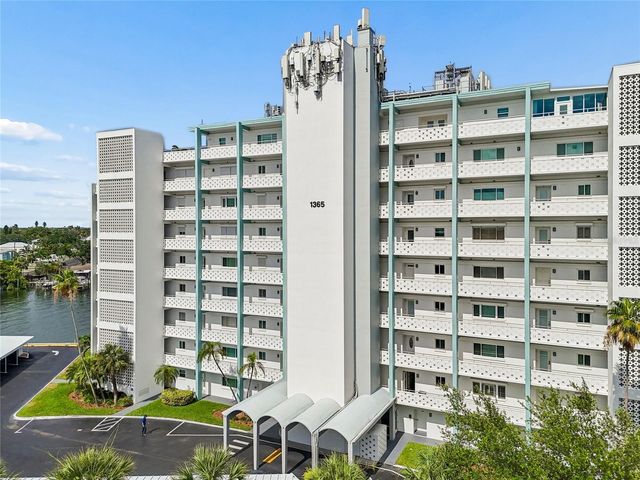 1365 N SNELL ISLE BOULEVARD NE 2E, St Petersburg, FL 33704