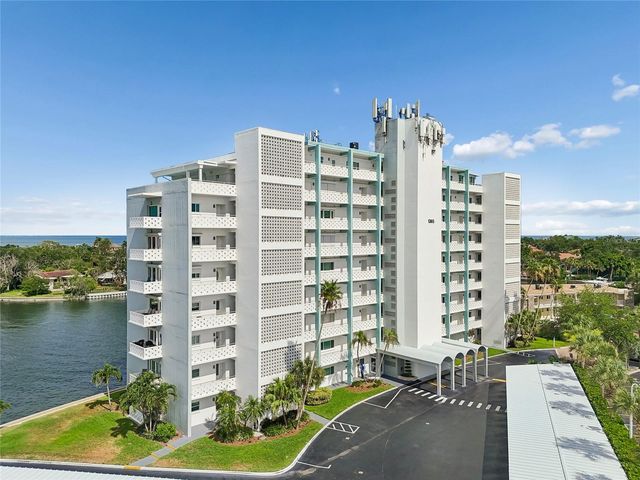 1365 N SNELL ISLE BOULEVARD NE 2E, St Petersburg, FL 33704