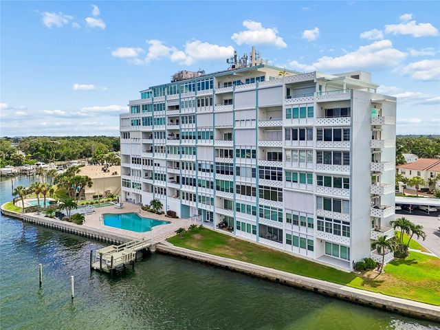 1365 N SNELL ISLE BOULEVARD NE 2E, St Petersburg, FL 33704