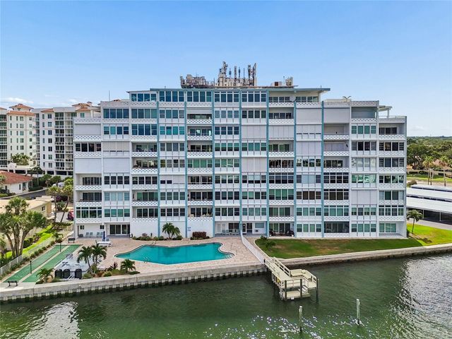 1365 N SNELL ISLE BOULEVARD NE 2E, St Petersburg, FL 33704
