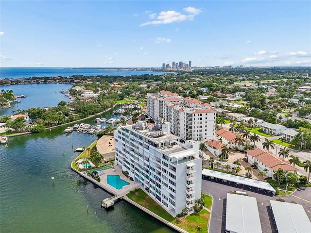 1365 N SNELL ISLE BOULEVARD NE 2E, St Petersburg, FL 33704