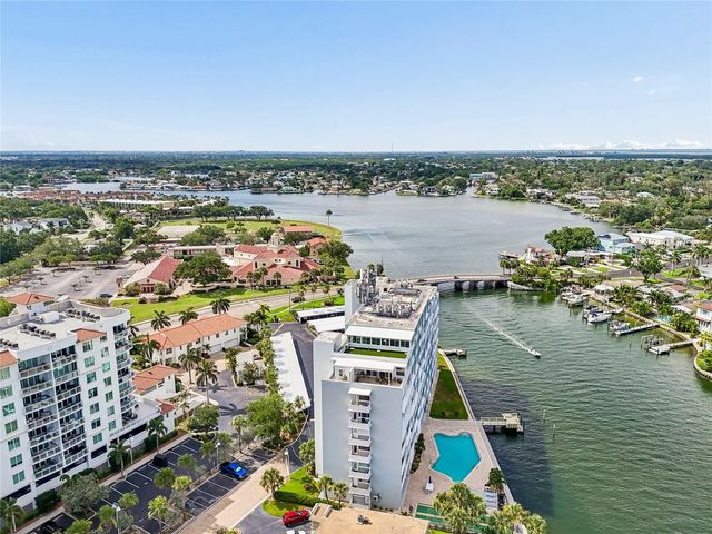 1365 N SNELL ISLE BOULEVARD NE 2E, St Petersburg, FL 33704