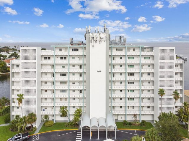 1365 N SNELL ISLE BOULEVARD NE 2E, St Petersburg, FL 33704
