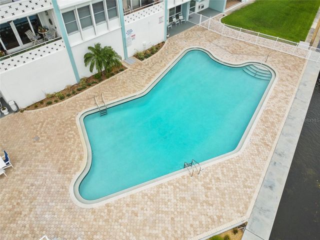 1365 N SNELL ISLE BOULEVARD NE 2E, St Petersburg, FL 33704