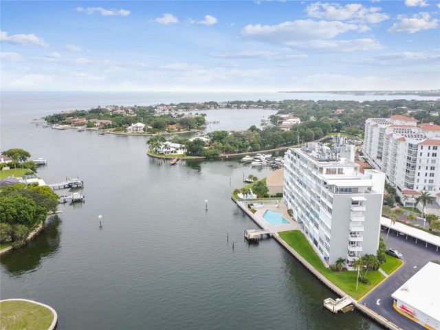 1365 N SNELL ISLE BOULEVARD NE 2E, St Petersburg, FL 33704