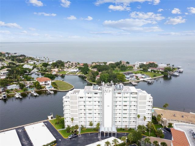 1365 N SNELL ISLE BOULEVARD NE 2E, St Petersburg, FL 33704