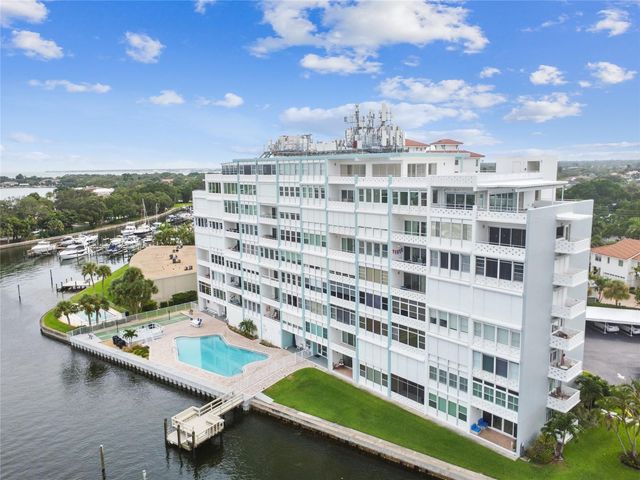 1365 N SNELL ISLE BOULEVARD NE 2E, St Petersburg, FL 33704