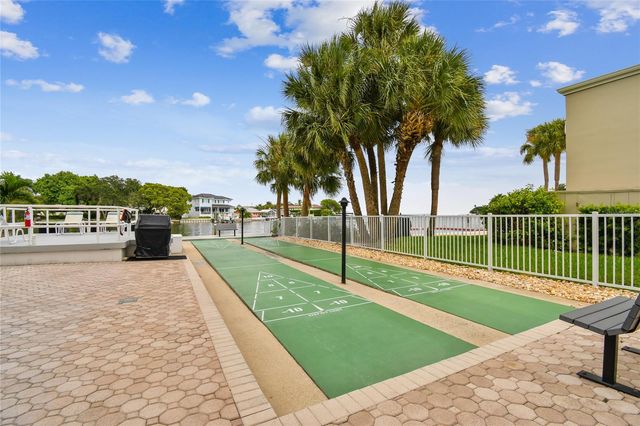 1365 N SNELL ISLE BOULEVARD NE 2E, St Petersburg, FL 33704