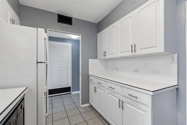 1365 N SNELL ISLE BOULEVARD NE 2E, St Petersburg, FL 33704
