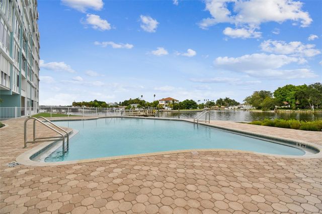 1365 N SNELL ISLE BOULEVARD NE 2E, St Petersburg, FL 33704