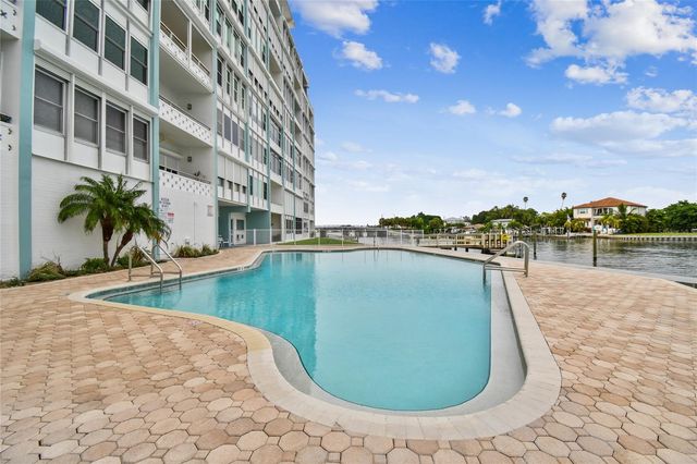 1365 N SNELL ISLE BOULEVARD NE 2E, St Petersburg, FL 33704