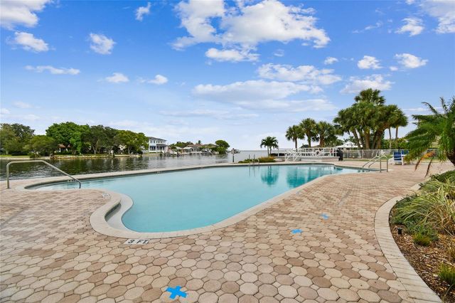 1365 N SNELL ISLE BOULEVARD NE 2E, St Petersburg, FL 33704