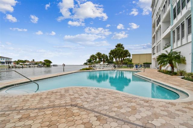 1365 N SNELL ISLE BOULEVARD NE 2E, St Petersburg, FL 33704