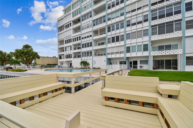1365 N SNELL ISLE BOULEVARD NE 2E, St Petersburg, FL 33704