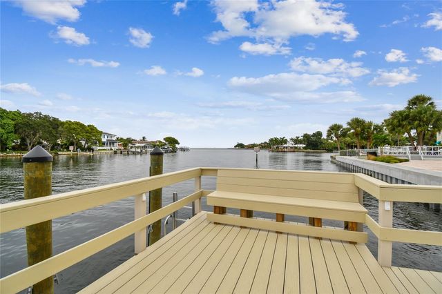 1365 N SNELL ISLE BOULEVARD NE 2E, St Petersburg, FL 33704