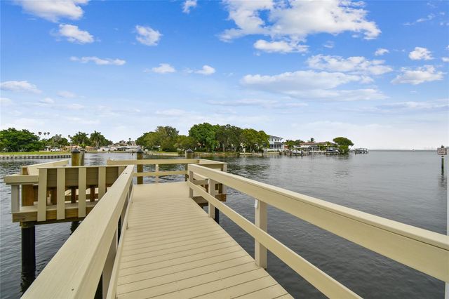 1365 N SNELL ISLE BOULEVARD NE 2E, St Petersburg, FL 33704