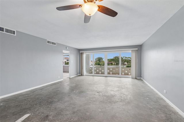 1365 N SNELL ISLE BOULEVARD NE 2E, St Petersburg, FL 33704