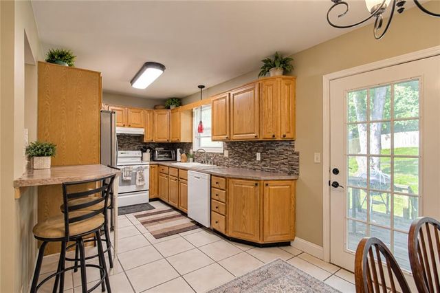 6442 NW 49th Street, Kansas City, MO 64151