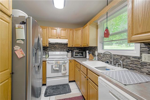 6442 NW 49th Street, Kansas City, MO 64151